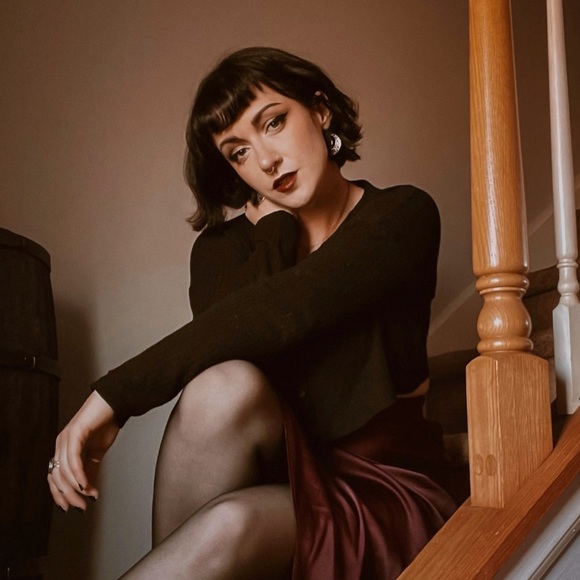 Meet your Posher, Quinn - Picture 1 of 1